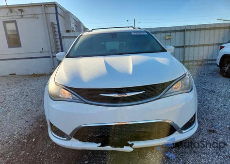 2017 Chrysler Pacifica Touring L Plus z USA, uszkodzony, nr VIN 2C4RC1EG9HR560594